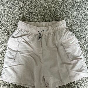 Nike mauve Shorts